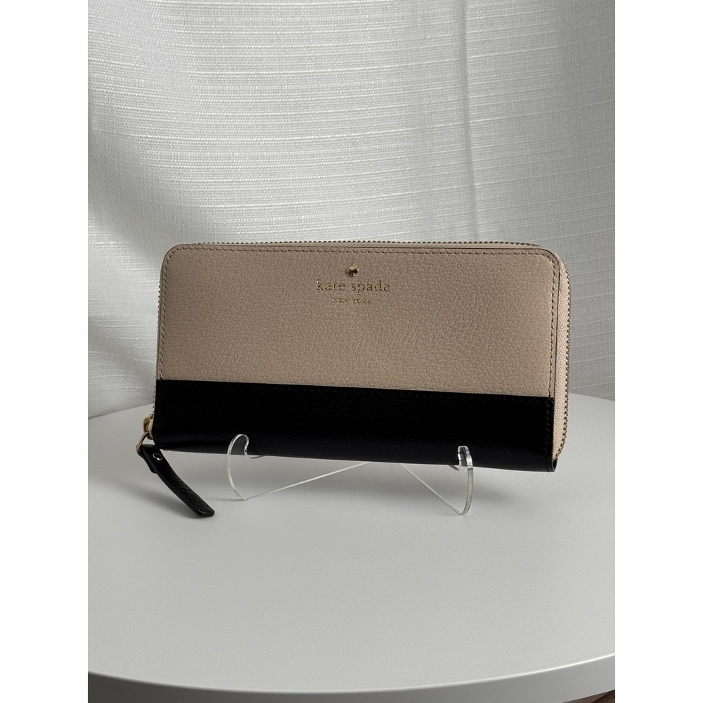 Kate Spade WLRU2625 Beige Black Leather Zip Around Wallet Wristlet Preowned